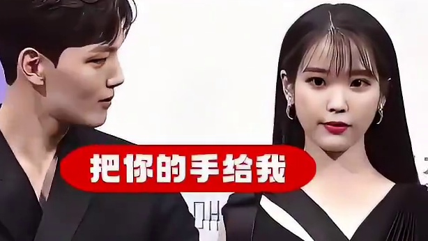 演员面对尴尬时刻。