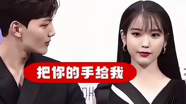 演员面对尴尬时刻。