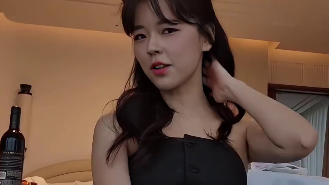 沫子太不把兄弟们当外人了，奴隶视角差点走光
