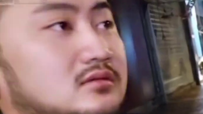 沫子路上展示穿搭直接看傻茄子！