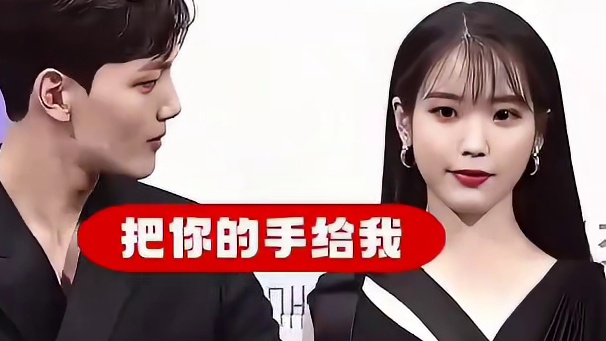 演员面对尴尬时刻。