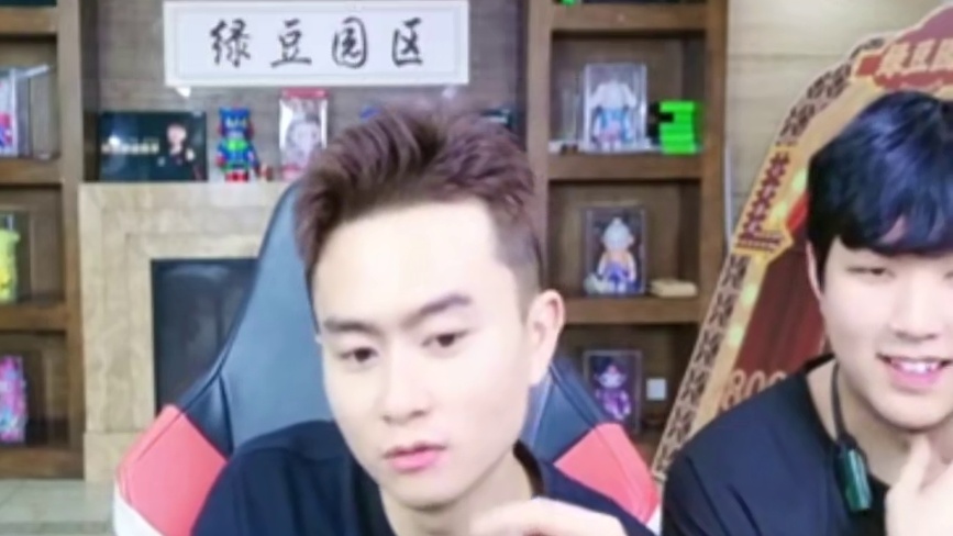 宝哥说决赛会邀请宠儿来，弹幕问绿豆宠儿运输船厉害吗，绿豆说厉不厉害我不评价，直言宠儿运输船很苟