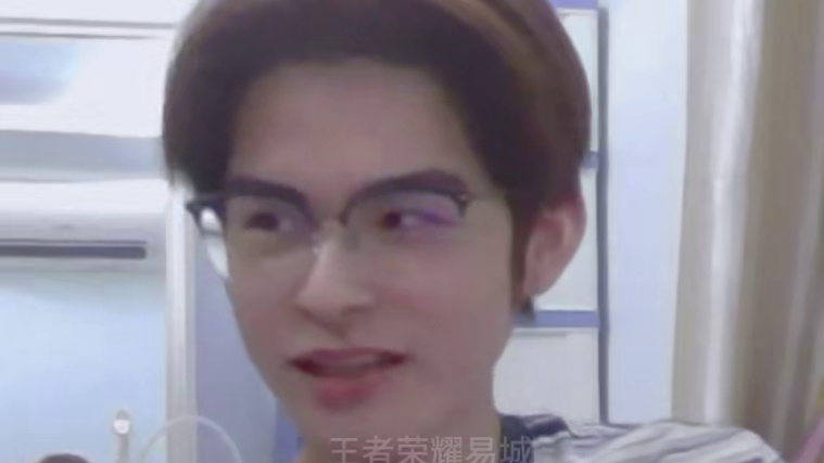 萝卜和小胖首次直播连麦俩憨包全程尬聊唠嗑！