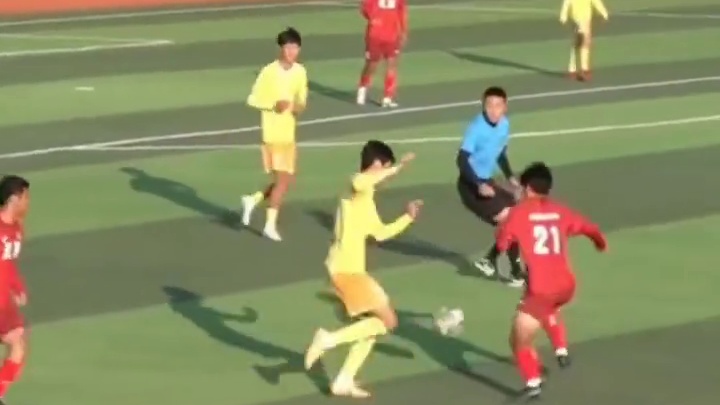 一招人球分过，瞬间撕裂对手防线