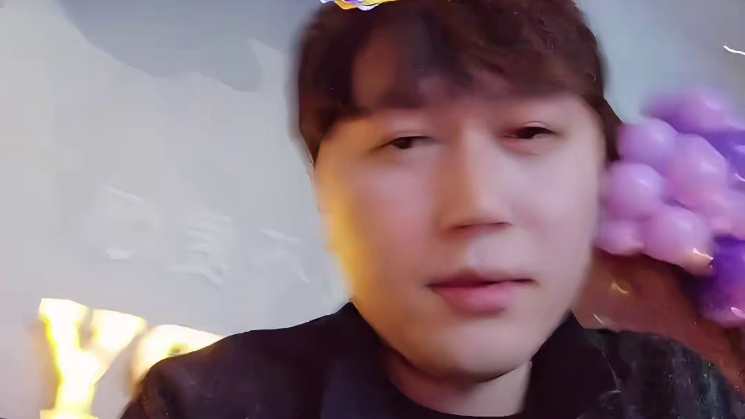 “我让你拍了吗？大SD！”_n酷酷开直播去KTV，遭美女当众辱骂！