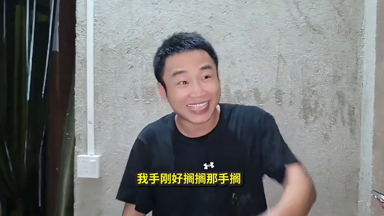张开朗锁定乔治，满头大汗当场被揪出