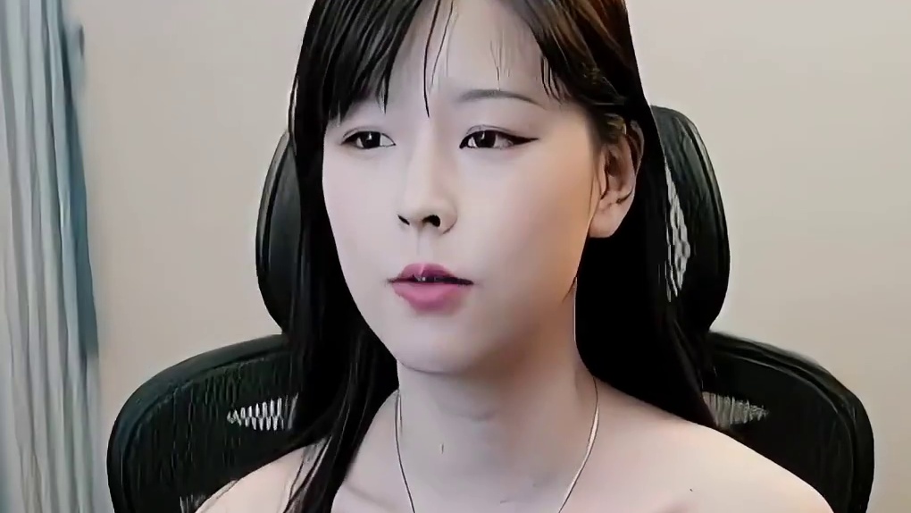 沫子不穿N衣，粉丝们赶紧放大屏幕