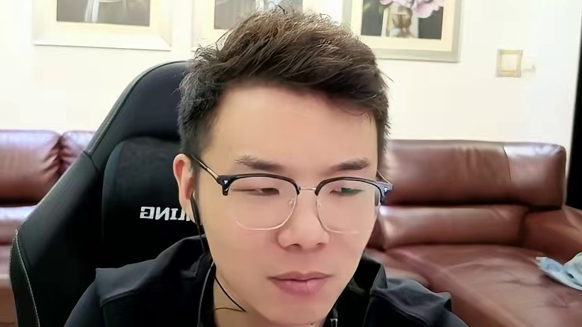 夏洛说今晚不直播了，直言比赛时间会延迟，但是擂主不会改，说绿豆和飞段都还在广饶