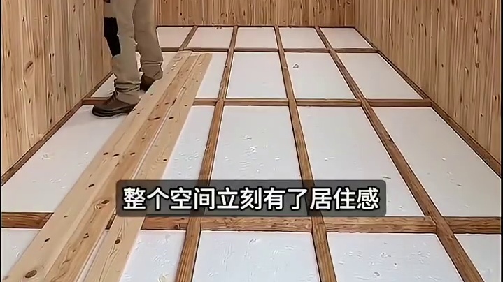 别人挖坑建房他直接改造废弃积水水坑建房！