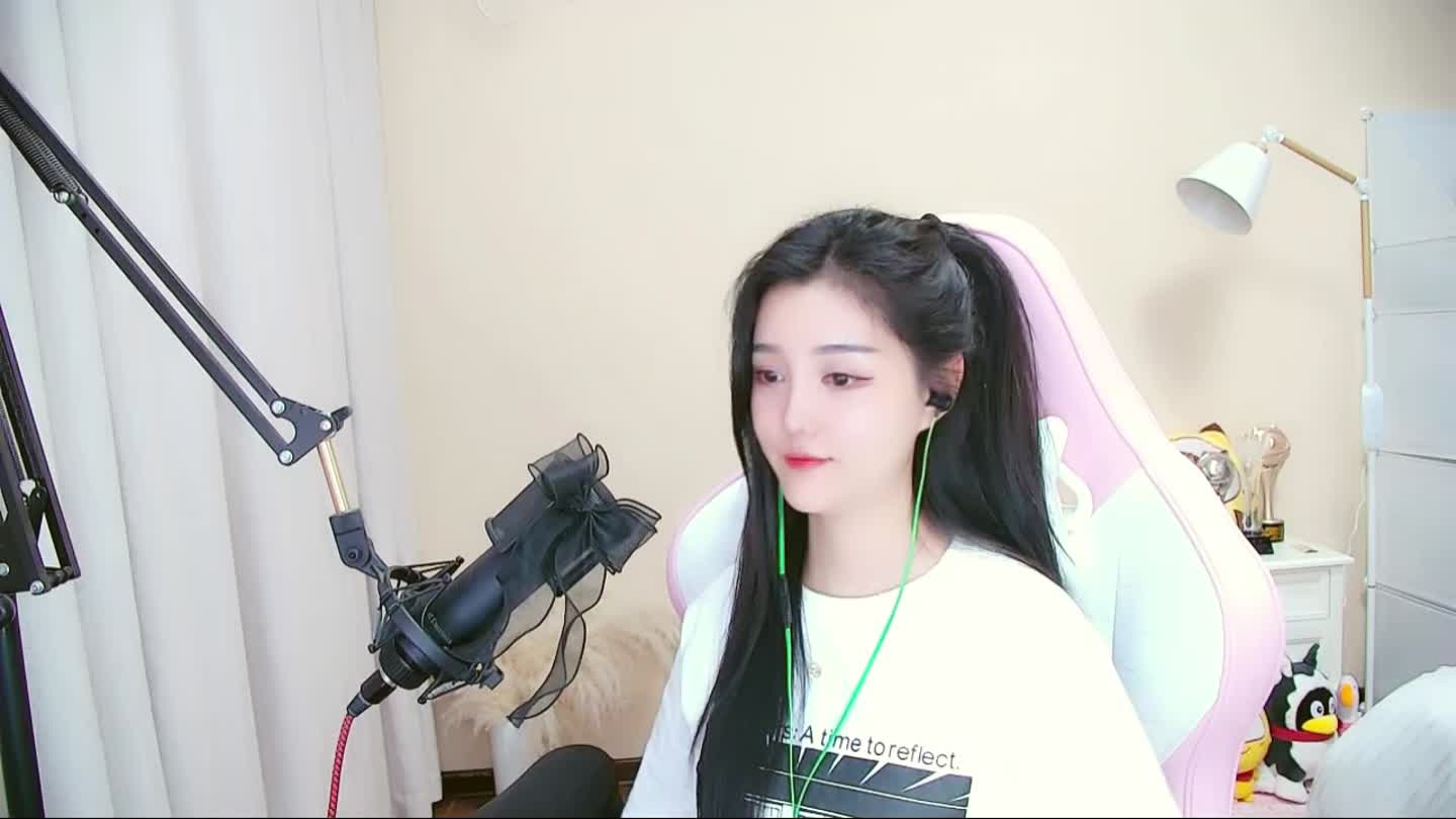 dae-小抠脚【小猫咪】2020-05-11 2.1万01:14 听说你菜的 抠 脚?