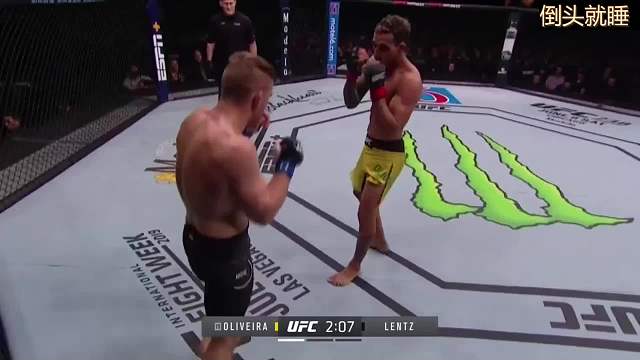 正在直播倒頭就睡