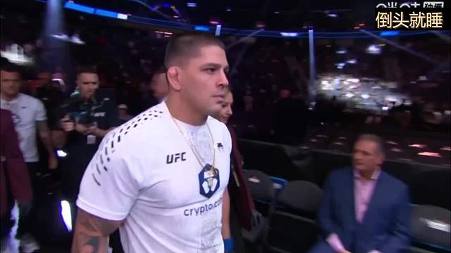 正在直播倒頭就睡