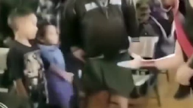 父爱是伟大的！欺负我可以，但是不能欺负我的孩子…