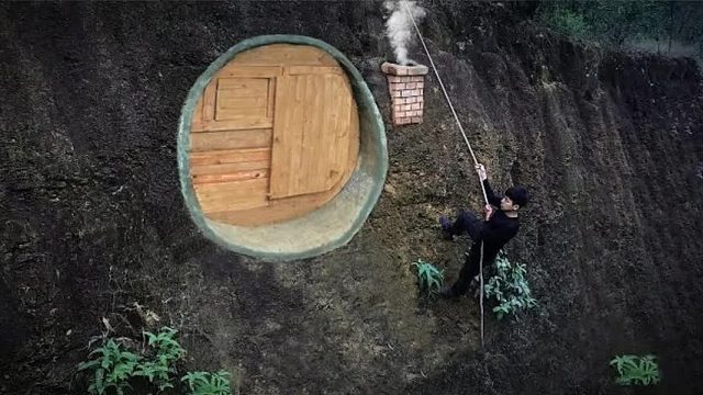 野外生存史上最强王者，逆天设计山体碉堡，还会手工制作驱蚊蜡烛