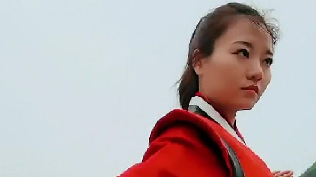 一个人变优秀的迹象：高度自律，近乎疯狂的努力，无所畏惧，学会了投资自己，远离无效社交。