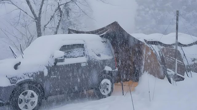 狠人老哥的雪中露营