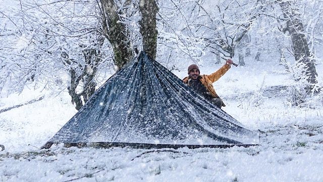 一人的雪中露营
