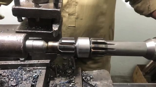 巴铁师傅采用三段式拼接方法维修断裂的卡车变速箱输入轴全过程