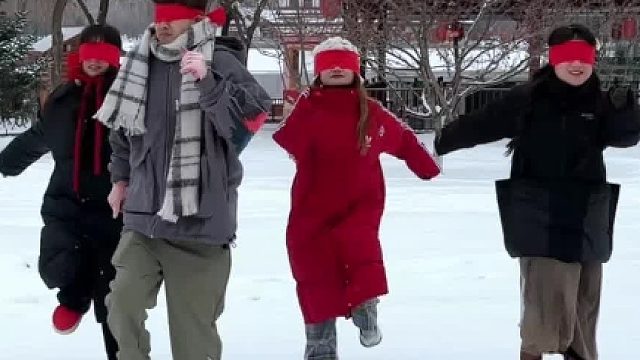 雪地踏步挑战，哈哈太难了