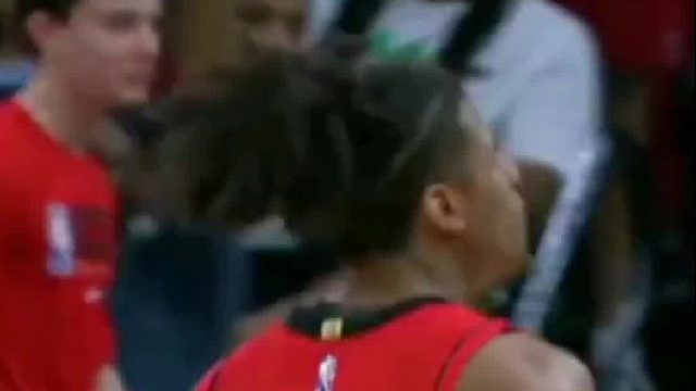 从防守漏洞和打铁狂魔，到现在不会再有人小看他的防守，队友也会在关键时刻把球交给他