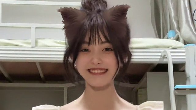 报告小宝！我剪刘海咯！好看吗！