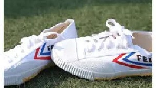 这到底是谁的青春？老驴带你硬核测评立定跳远神鞋！