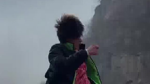 路人 -我没开玩笑 今天有个人在我面前飞起来了