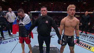 【UFC 299】與前冠軍彼得-嚴(yán)血戰(zhàn)3回合，宋亞東微弱點(diǎn)數(shù)判定負(fù)于彼得-嚴(yán)