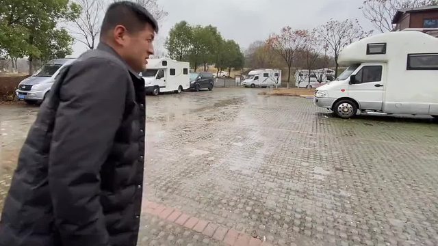 选二手房车怎么捡漏，大破烂还是性价比很高的哦，最起码是房车