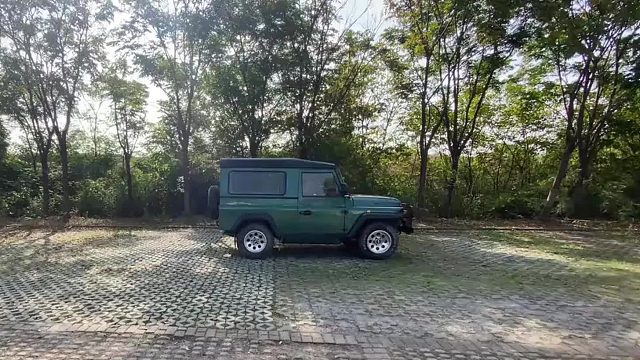 比吉姆尼还小的房车真没见过，这是高手一比一仿造卫士80，有水有电