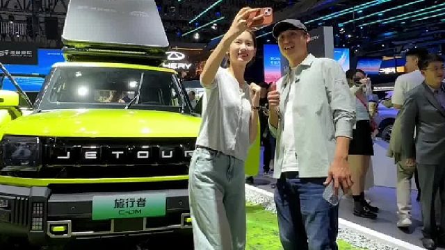 车展遇到女粉，她居然是…