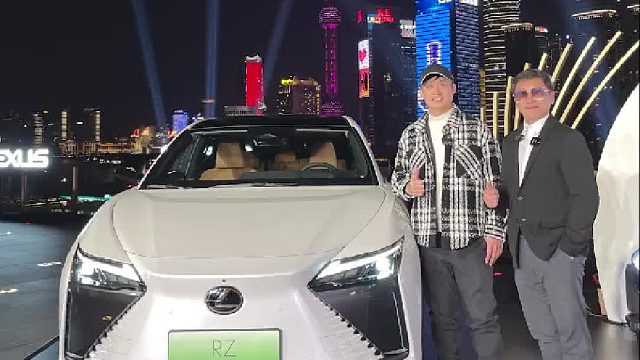 寸土寸金的上海外滩，他们居然能“霸屏”