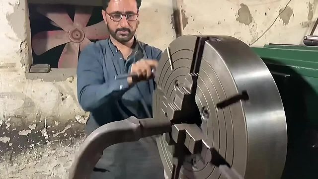 巴铁师傅维修损坏的转向臂螺牙全过程