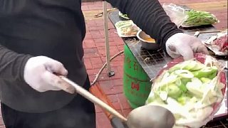 路边摊的中国厨师，致敬高温下的打工人。