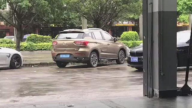 换个开机画面，让人有一种换了辆车的错觉！