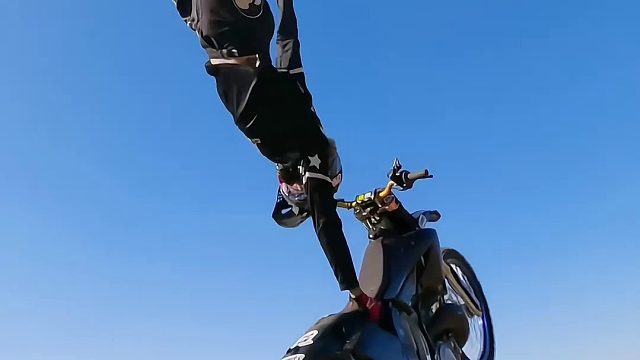 极限越野摩托车杂技，各个都是天秀