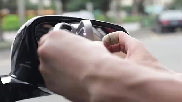 拆后视镜最难的点就在于拆镜子，拆碎一片镜子我半年的生活费都没了…