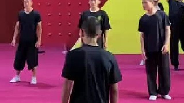 和小师弟们合拍一个  还得是原声