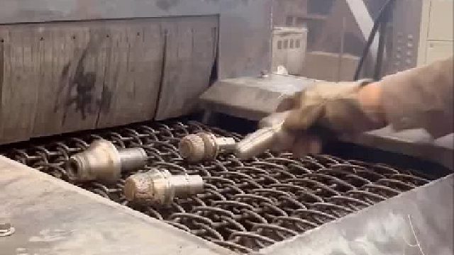 网带抛丸机 通过式抛丸机 抛丸设备工作视频 河南喷砂机