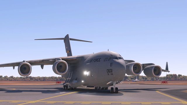 美军C-17运输机降落特拉维斯空军基地