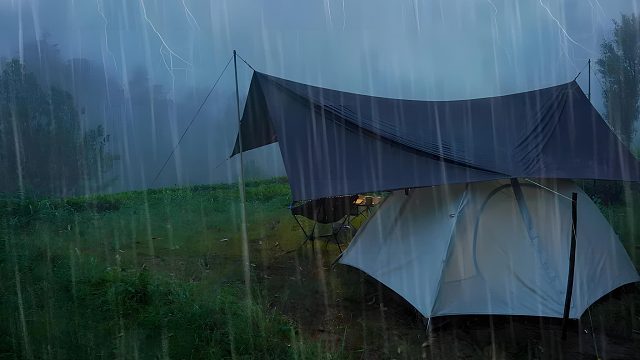 一人的雨天露营，看完睡个好觉（第二集）