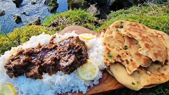 鲜嫩多汁的牛肉配上松软的米饭