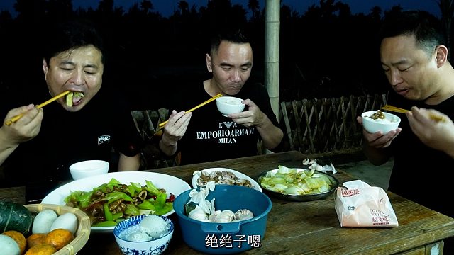150元买了10斤猪大肠，做个青椒炒肥肠，口口流油，吃过瘾了