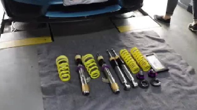 俗话说得好，百改降为先，一低遮百丑…看下避震是怎么改的吧~