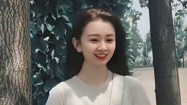 拍完赶紧穿外套，好冷