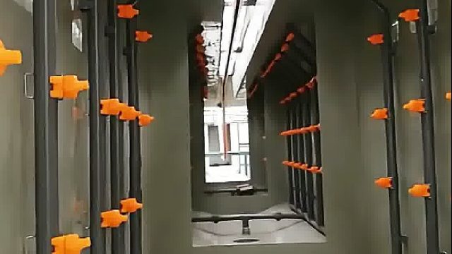 小型金属配件的自动电泳生产线就是这样的