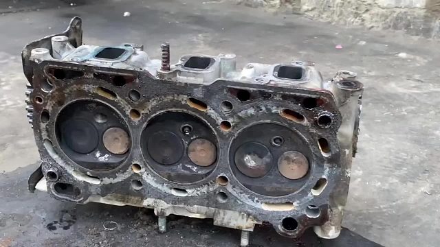 巴铁师傅维修发动机缸盖变形全过程