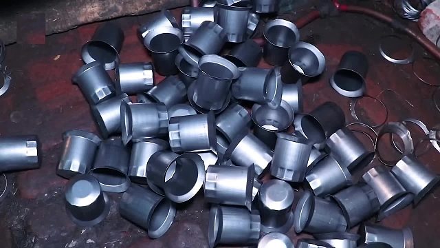 巴铁师傅在简陋作坊加工制造汽车机油滤芯汽全过程