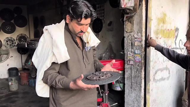 巴铁师傅维修离合器片全过程