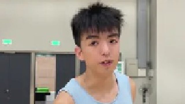 试一下这双鞋，看看是不是又帅又能打！